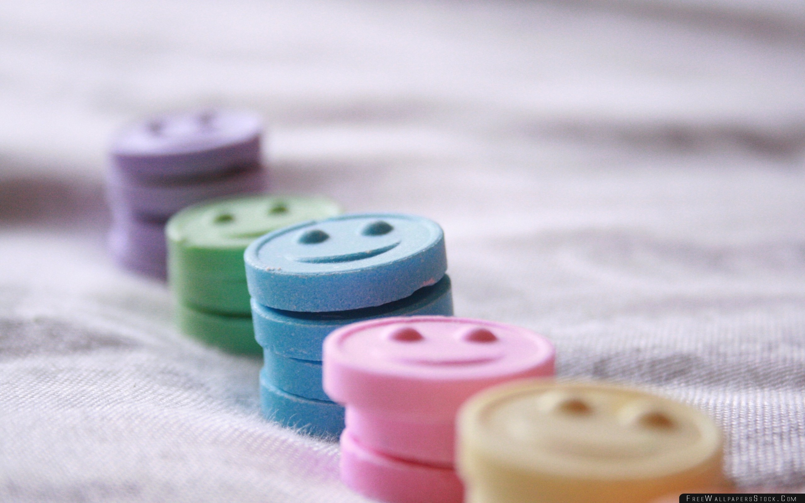 Download Free Wallpaper Tablets Smiles Colorful - Happy Pills - HD Wallpaper 