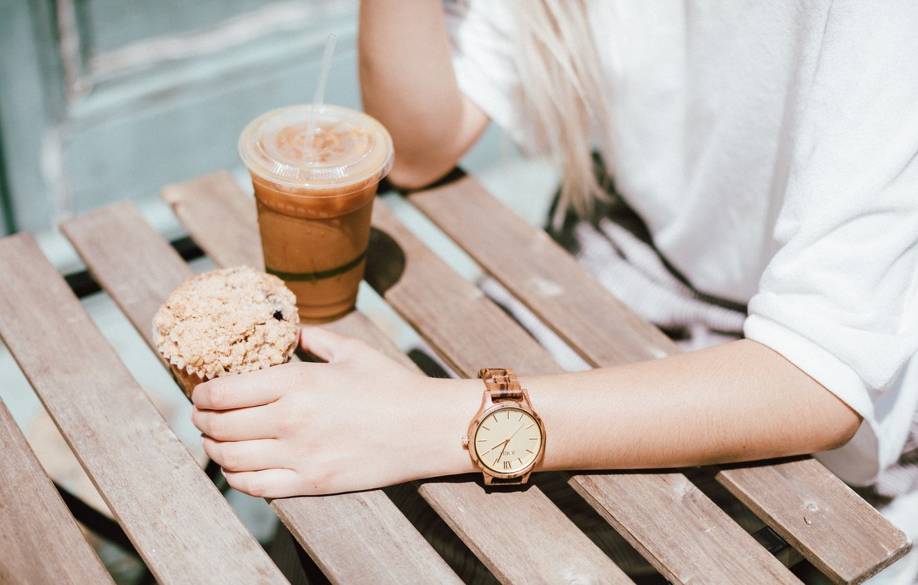 Photo Wallpaper Watch, Hand, Drink, Cupcake - Frappé Coffee - HD Wallpaper 