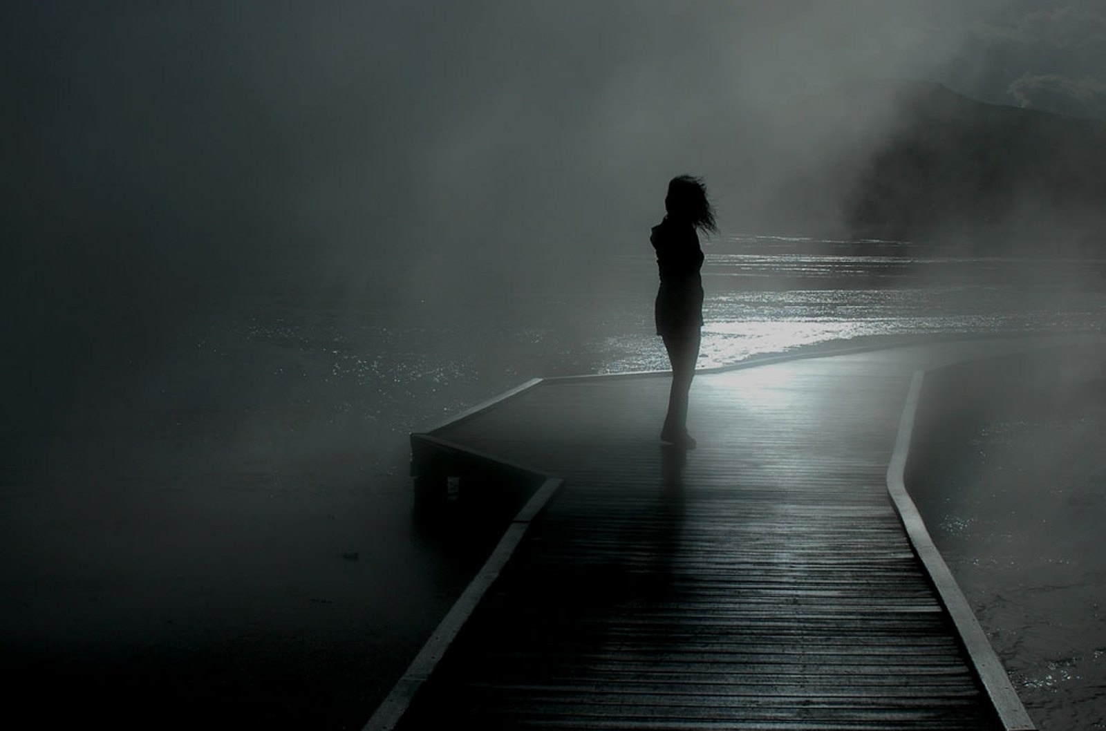 Wallpaper Girl, Rain, Walk, Mood, Pier, Fog - Girl Walking In The Rain - HD Wallpaper 