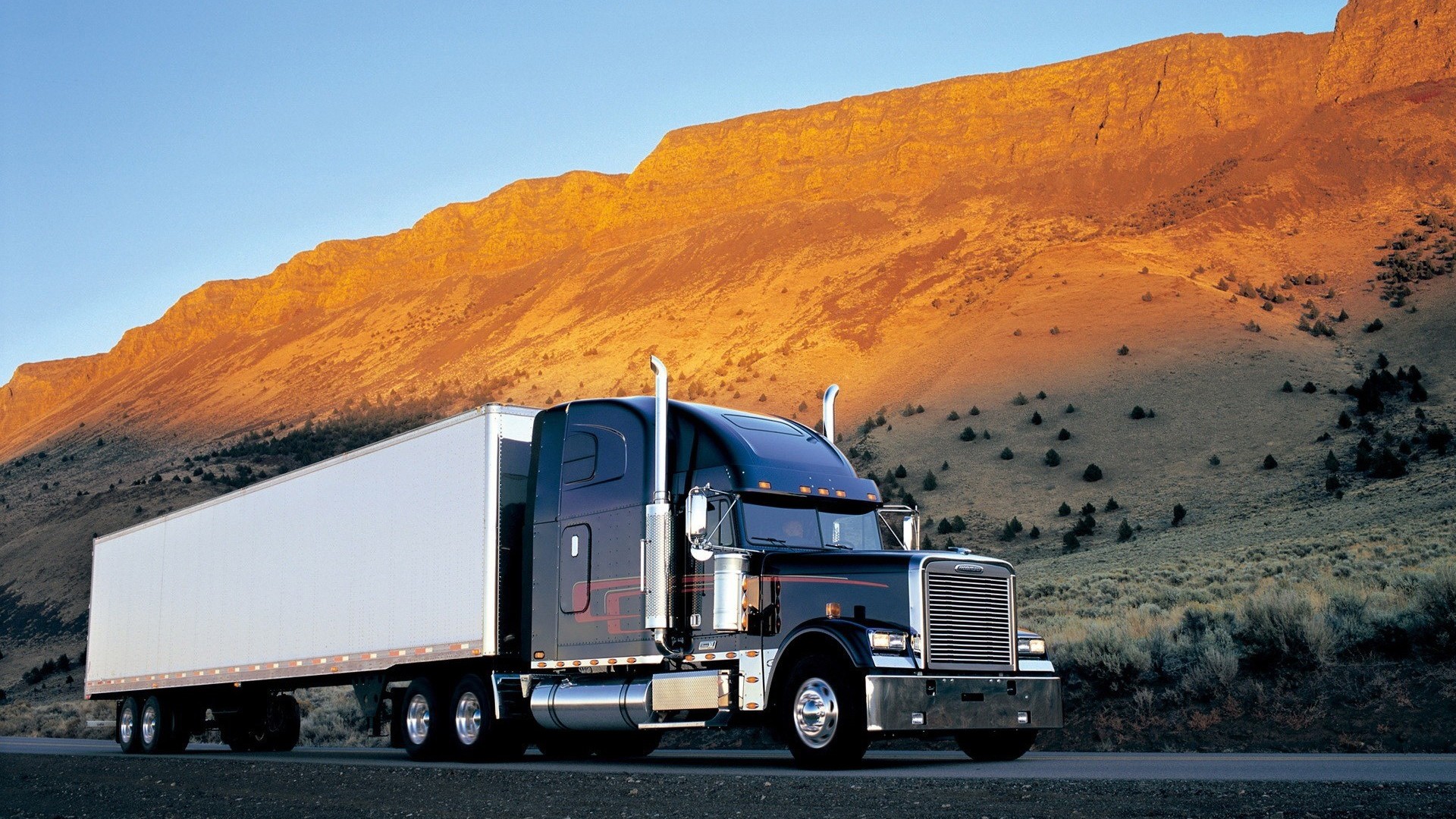 18 Wheeler Truck - HD Wallpaper 
