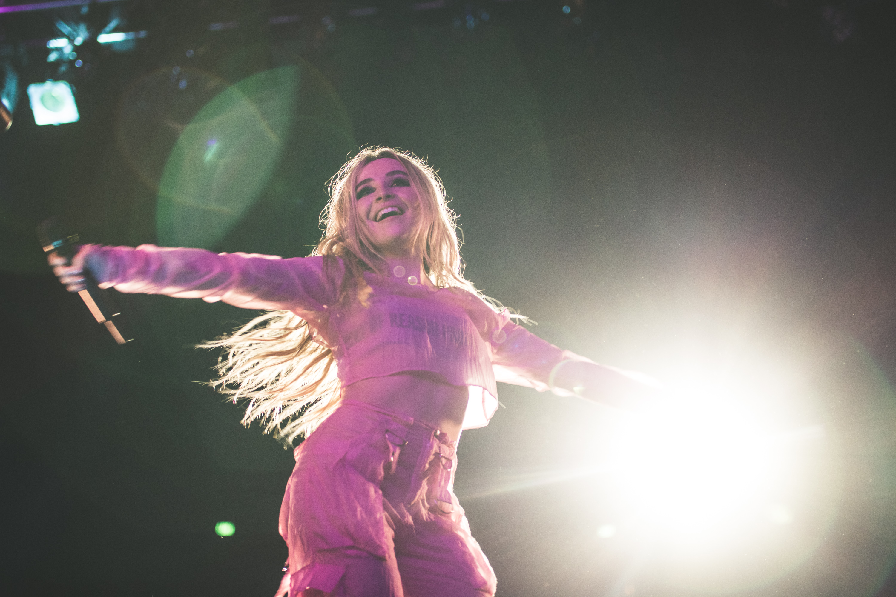 Sabrina Carpenter The De Tour - HD Wallpaper 
