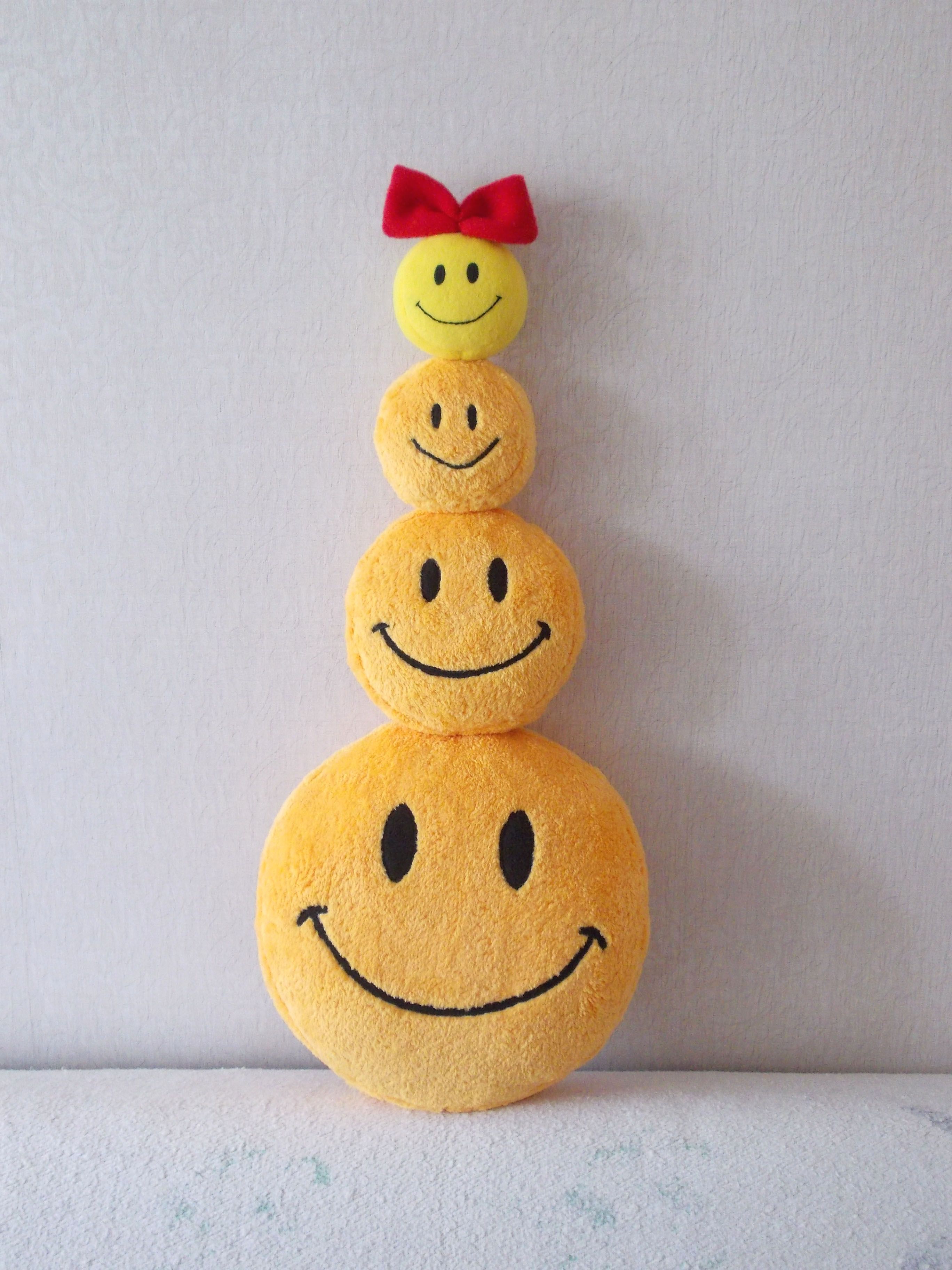 Smiley Pillow Quotes - HD Wallpaper 