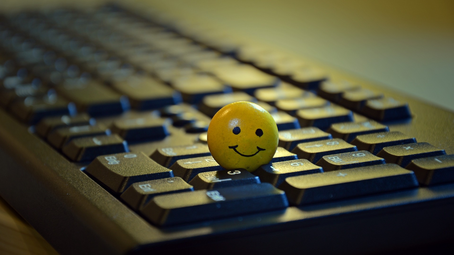 Full Hd Smiley Ball - HD Wallpaper 