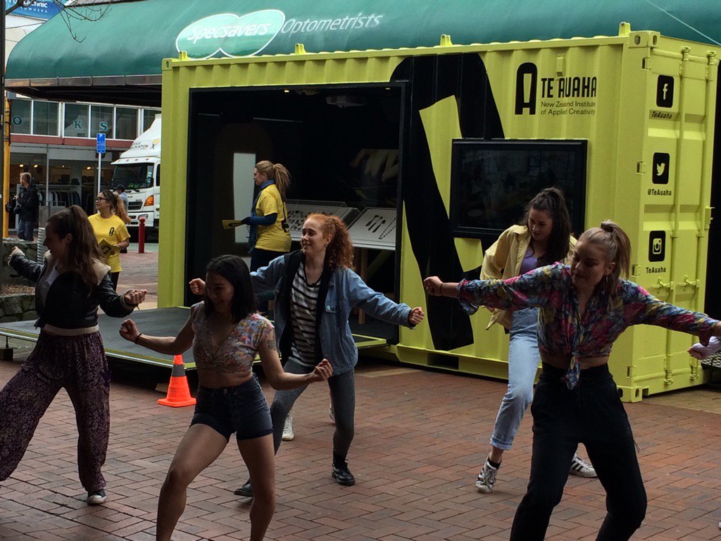 Modern Dance - HD Wallpaper 