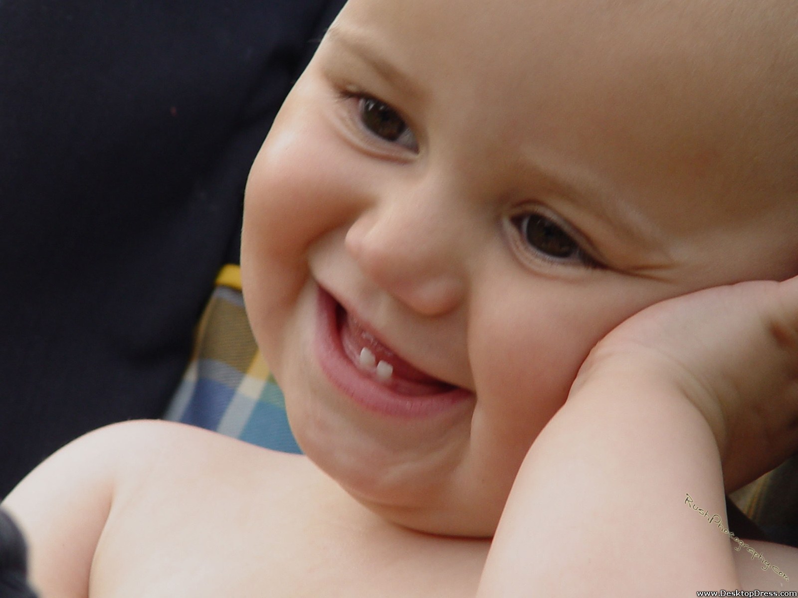 Sweet Baby With Toothy Smile - Cute Smiles - HD Wallpaper 