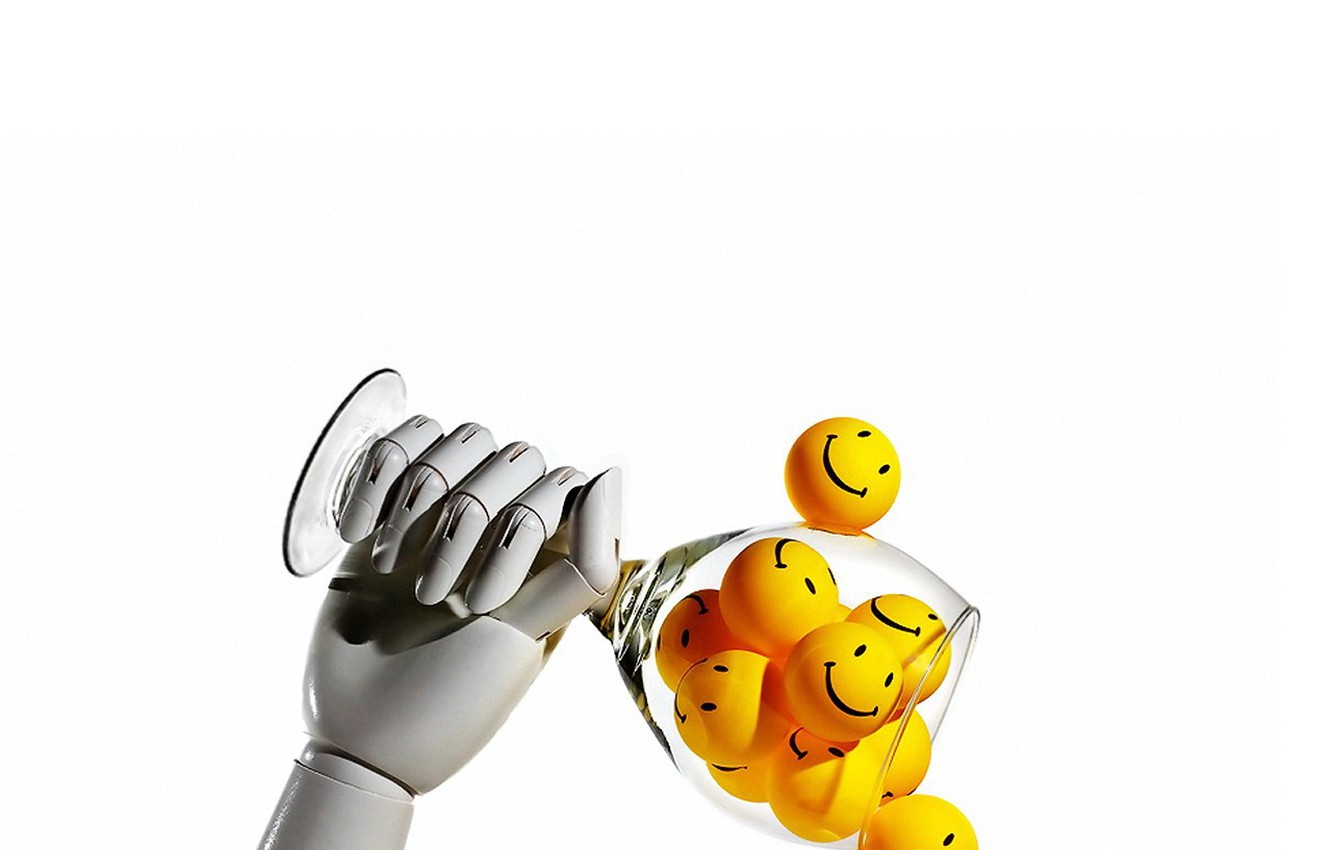 Photo Wallpaper Glass, Hand, Smiles - Dave Nitsche - HD Wallpaper 