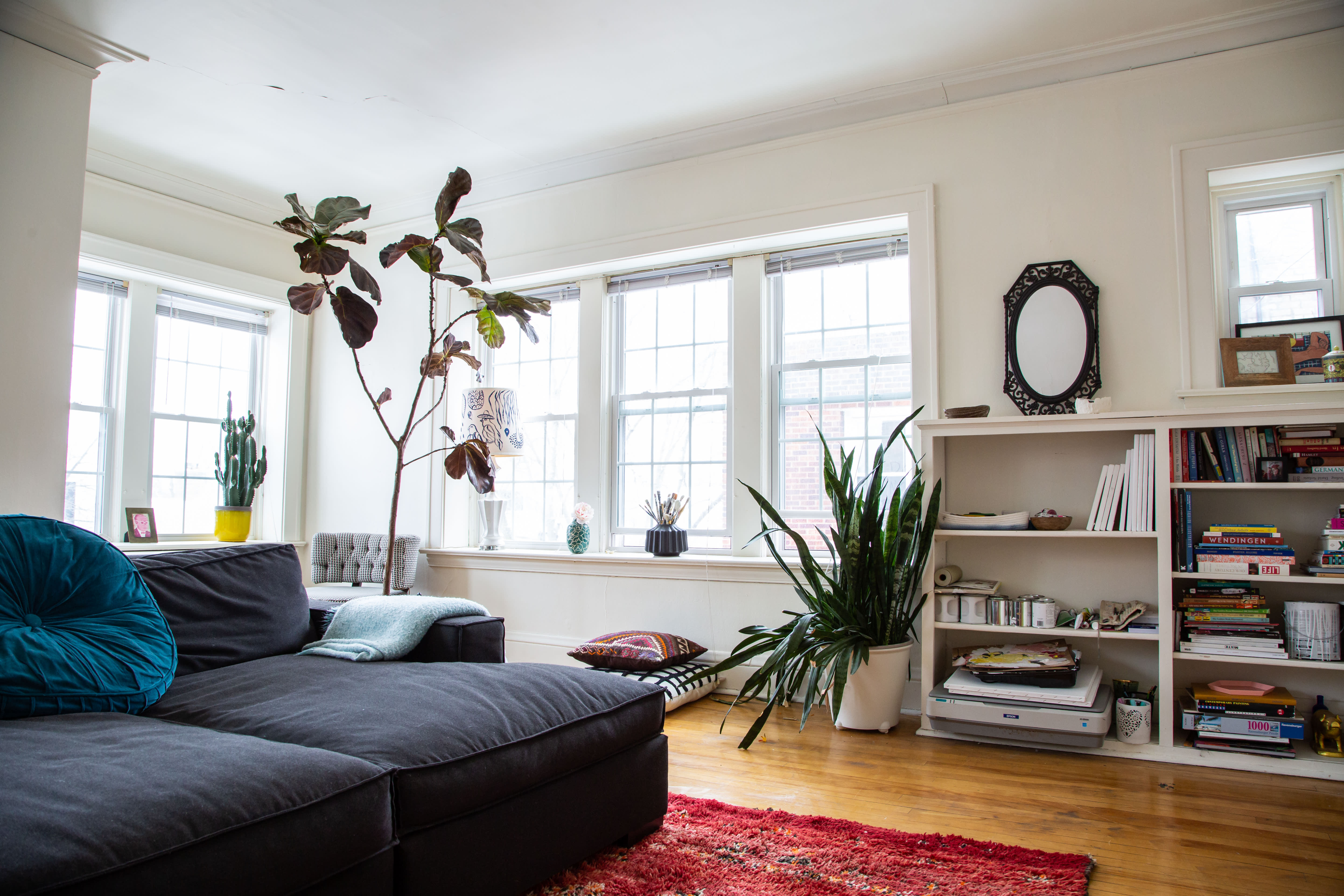 Studio Couch - HD Wallpaper 