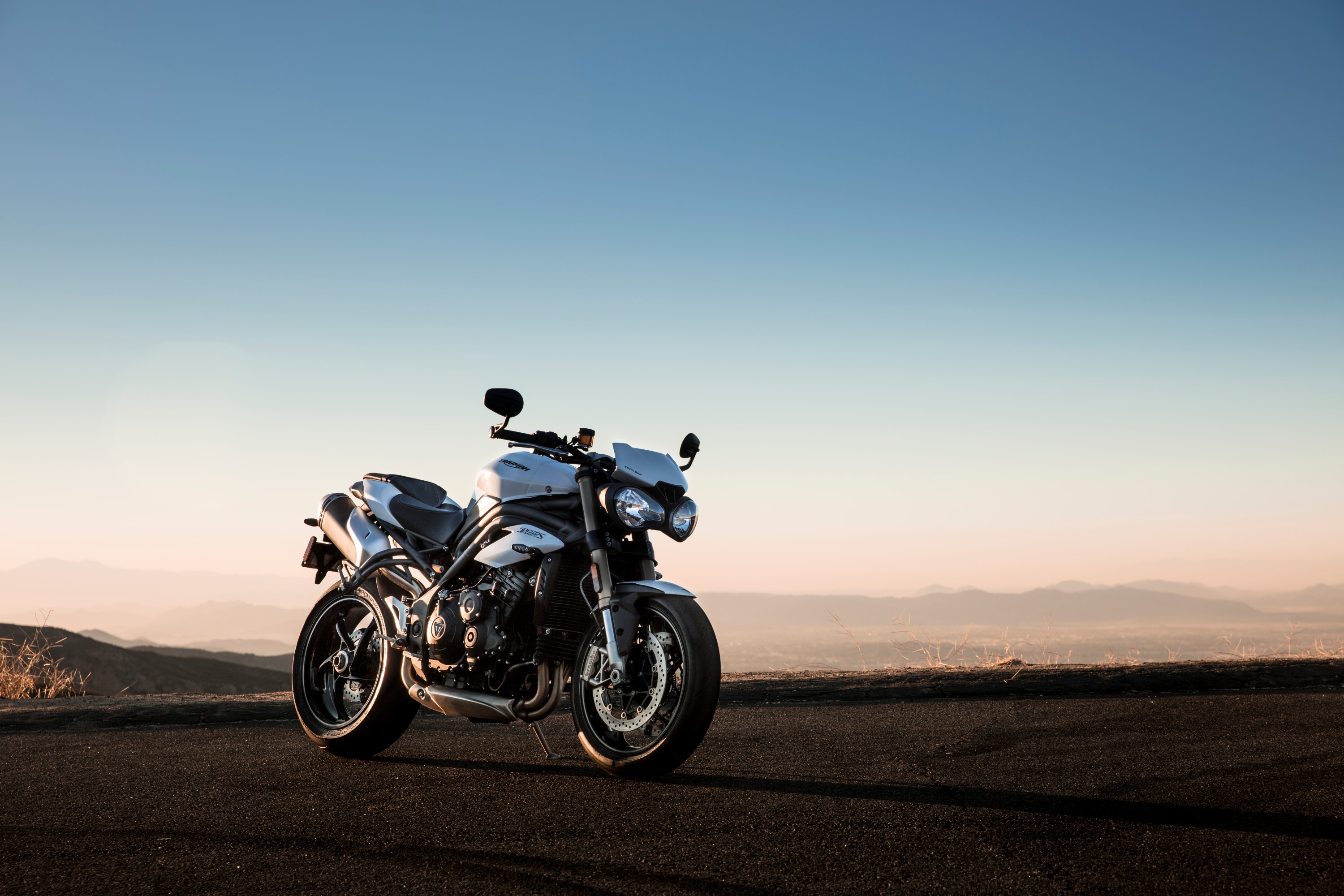 2018 Triumph Speed Triple - HD Wallpaper 