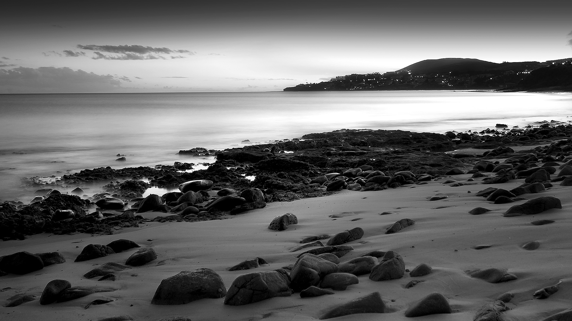 Cool Black And White Wallpapers Resolution Desktop - Black And White Beach Landscape - HD Wallpaper 