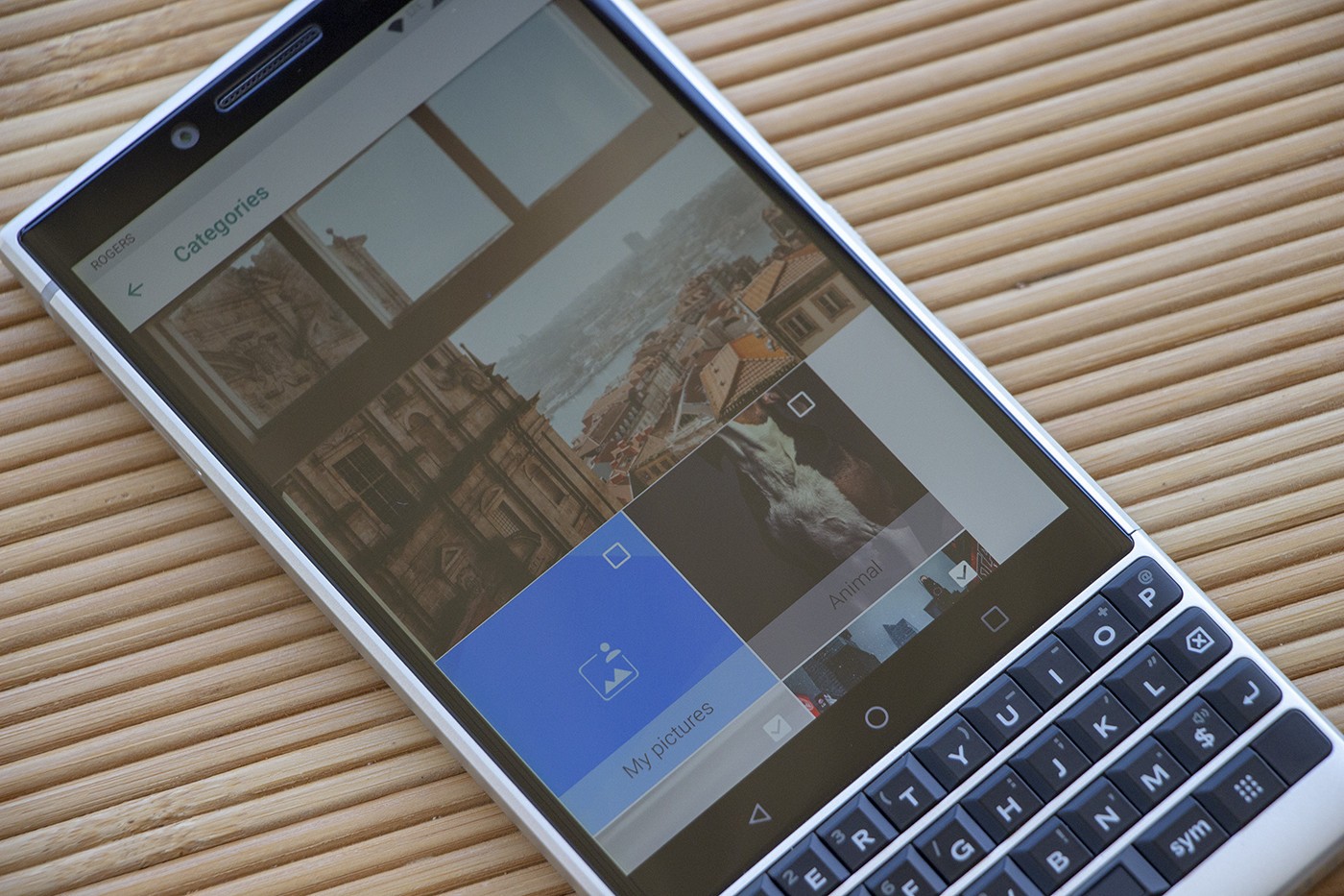 How To Customize Wallpaper Shuffle On Your Blackberry - Blackberry - HD Wallpaper 