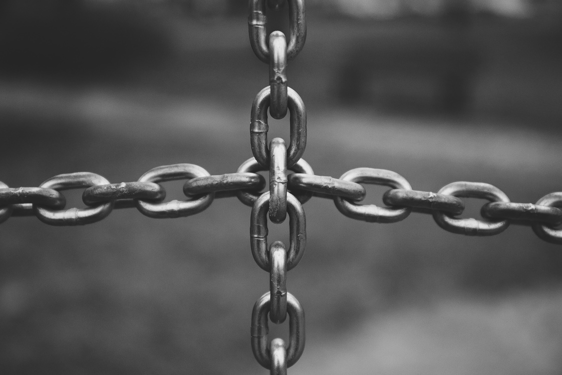 Close Up,macro Photography,chain - Black Background With Chains - HD Wallpaper 