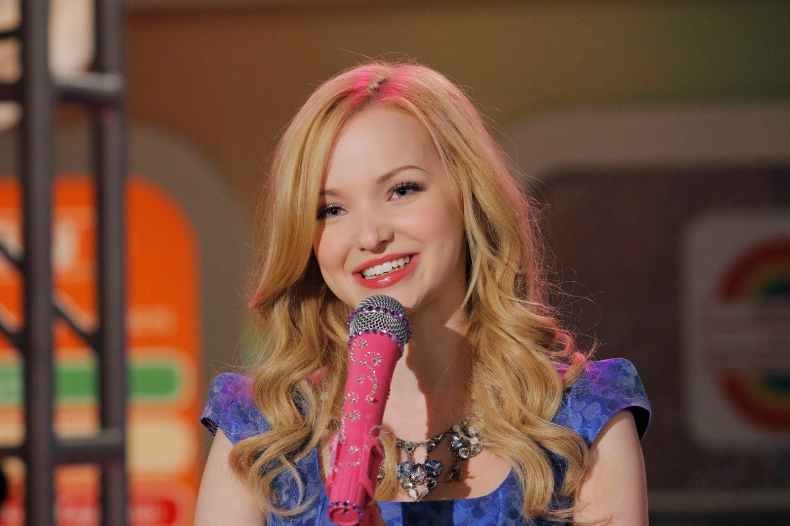 Liv And Maddie - Dove Cameron Count Me - HD Wallpaper 