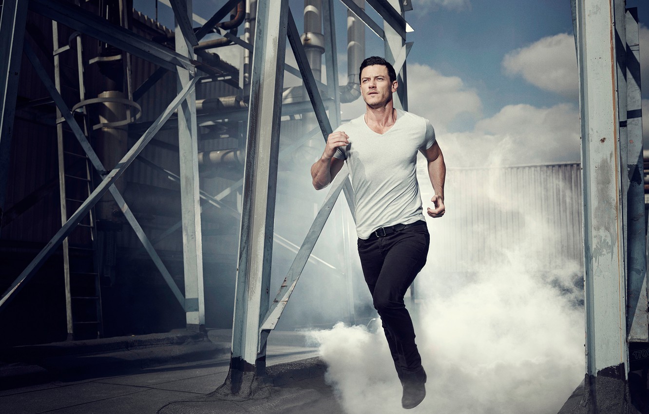 Photo Wallpaper Photoshoot, Luke Evans, Luke Evans, - Photoshoot Images Mens Hd - HD Wallpaper 