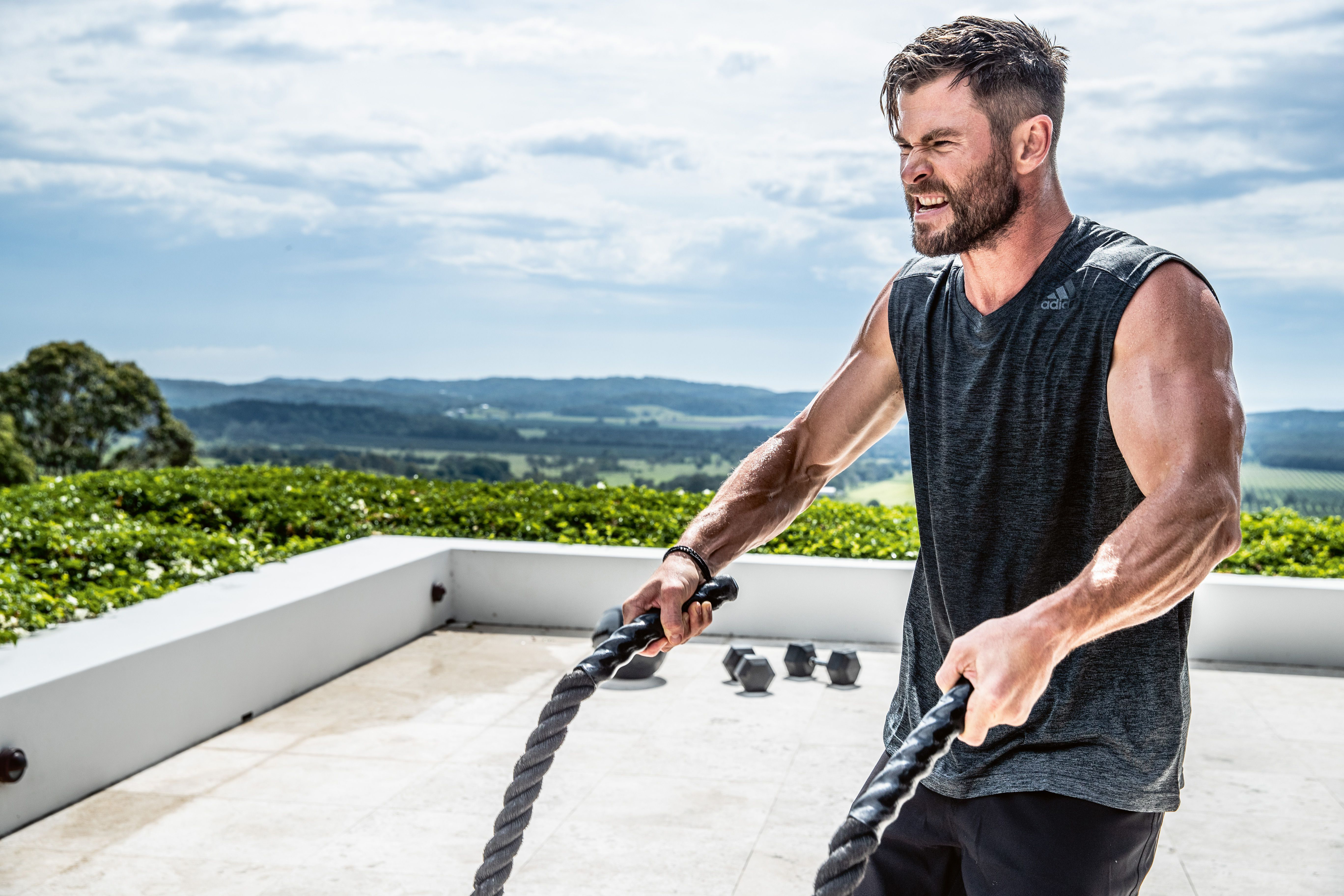 Chris Hemsworth Mens Health - HD Wallpaper 
