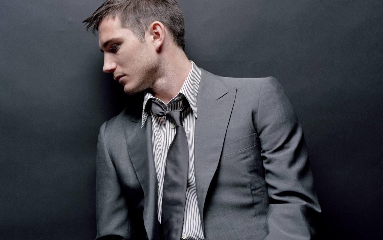 Man In Grey Suit Wallpapers - Frank Lampard Side View - HD Wallpaper 