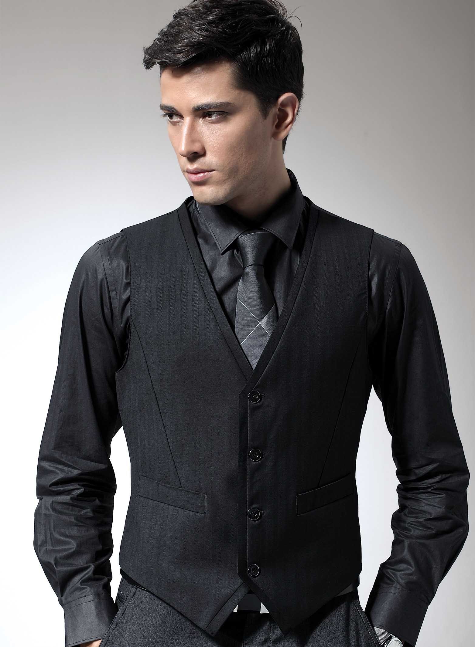 Черный костюм черная рубашка