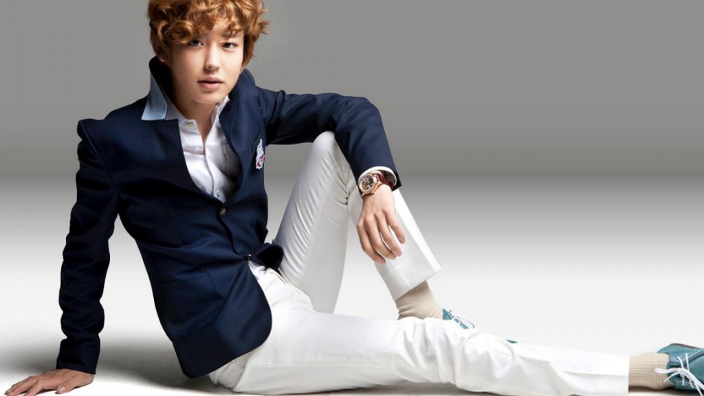 Exo-k Handsome Boy Wallpaper - Chanyeol Sitting Png - HD Wallpaper 