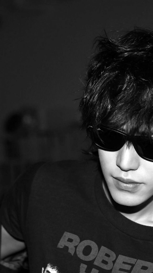 Handsome Super Men Star Iphone 8 Wallpaper - Kyuhyun Sorry Sorry Cap - HD Wallpaper 