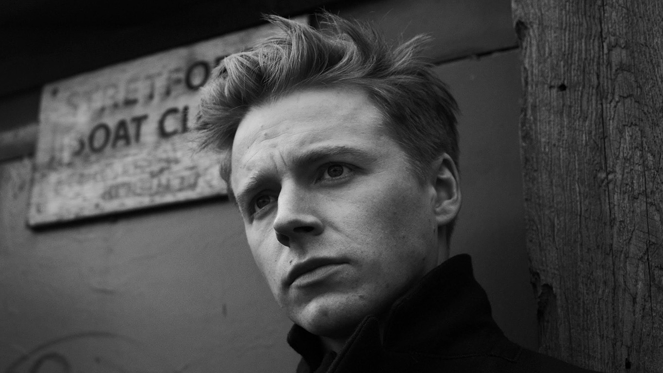 Jack Lowden Mark Gill - HD Wallpaper 