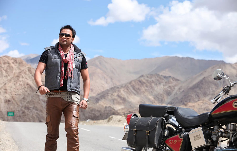Amrinder Gill Dashing Wallpaper - HD Wallpaper 