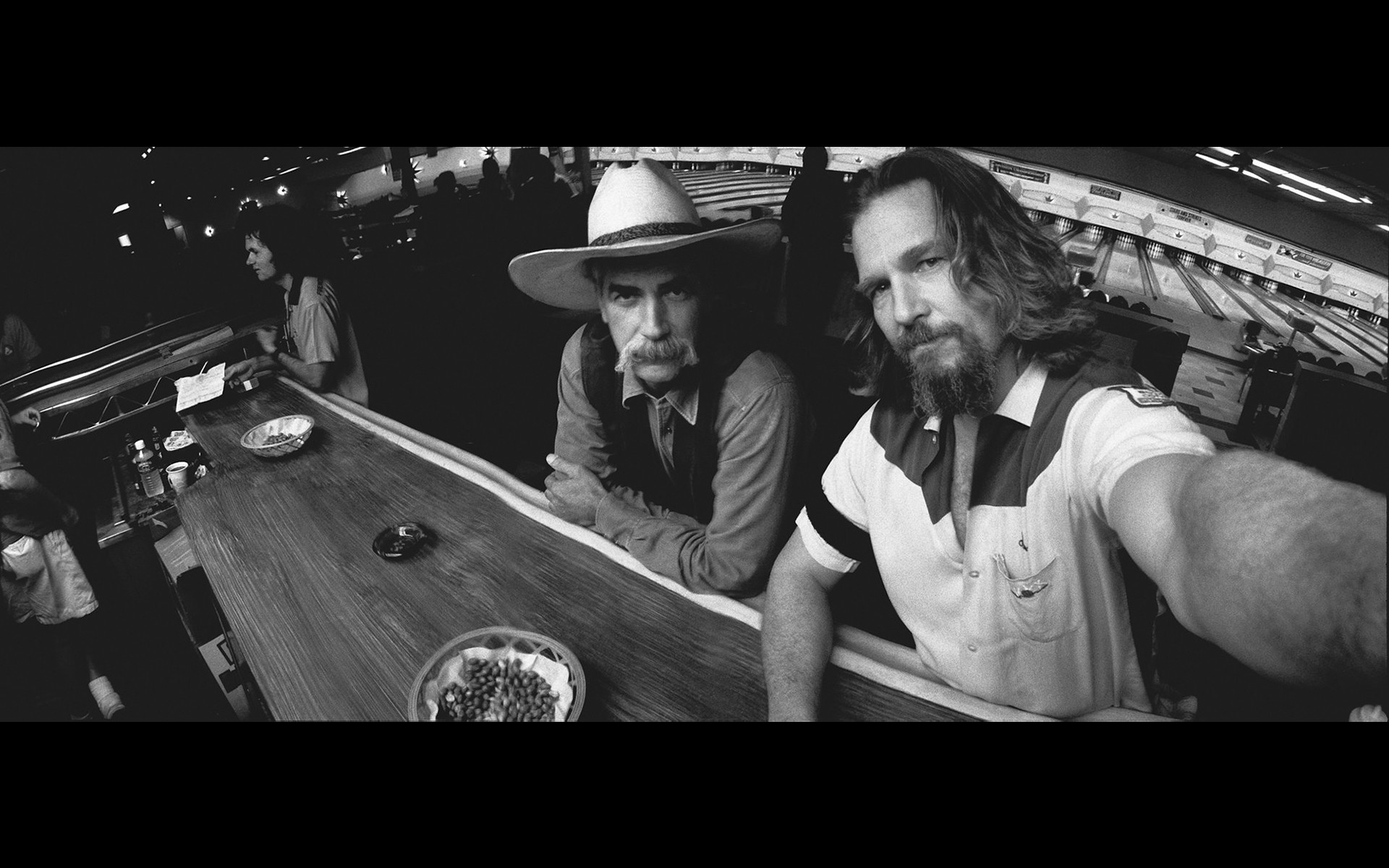The Big Lebowski Bw Bar Jeff Bridges Sam Elliott Hd - Jeff Bridges Sam Elliott Selfie - HD Wallpaper 
