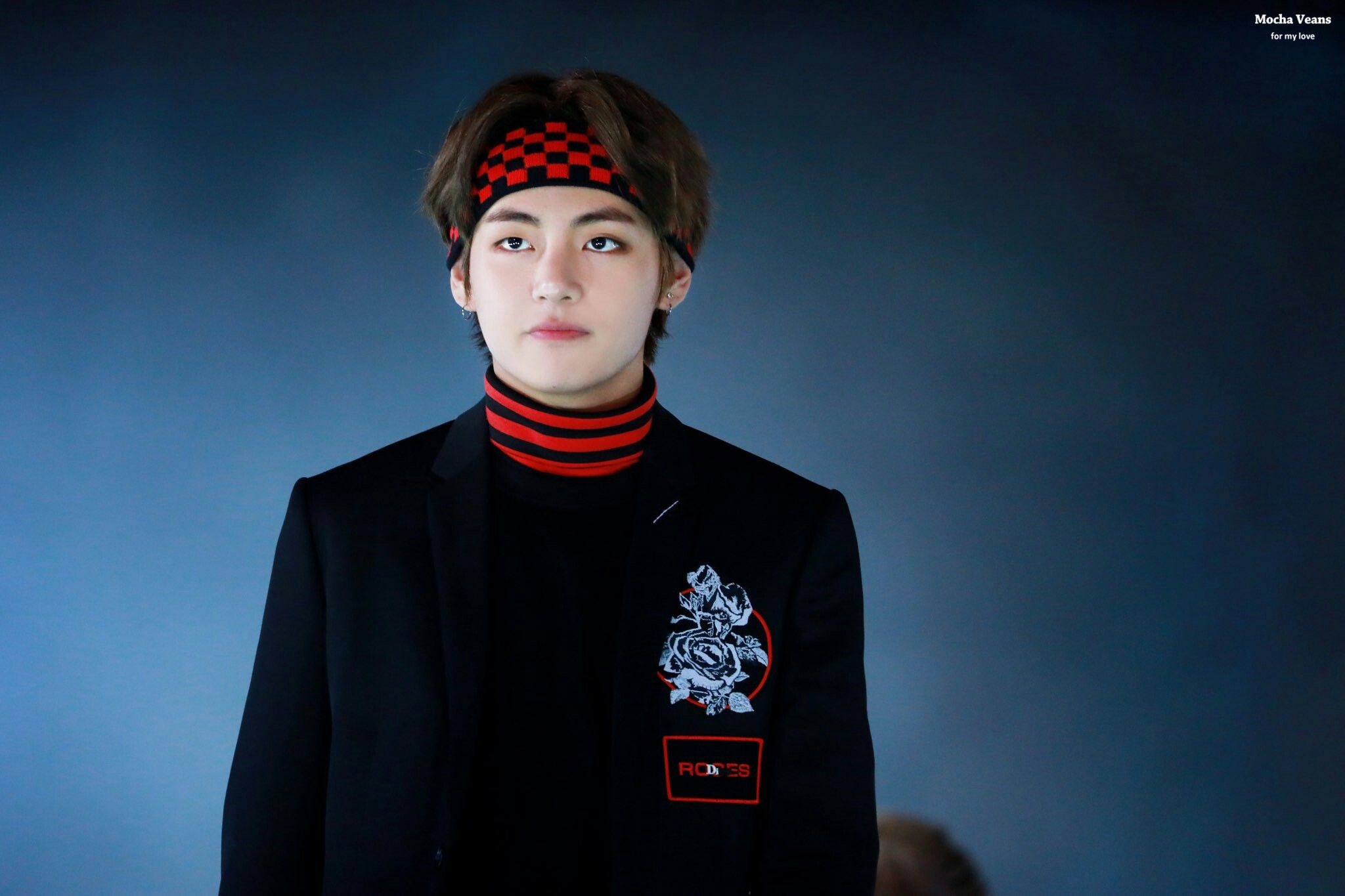 Handsome Man Wallpaper Desktop - Kim Taehyung Hd Desktop - HD Wallpaper 