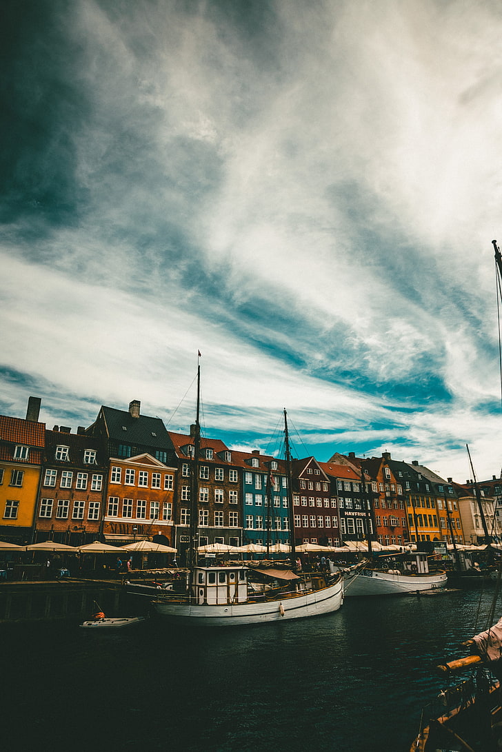 Boats On Blue Body Of Water Near Buildings, Sea, Copenhagen, - HD Wallpaper 