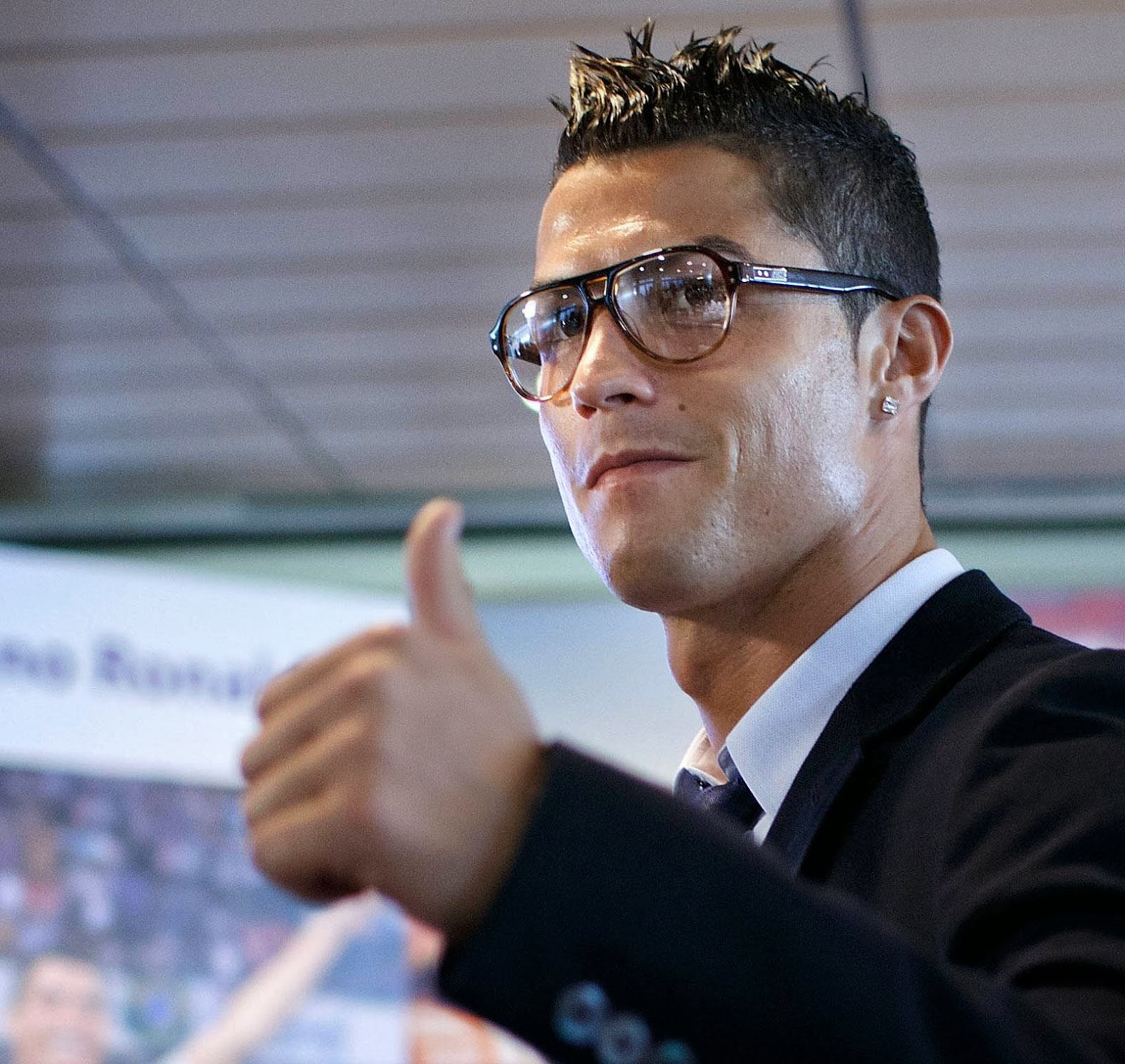 Cristiano Ronaldo New Hairstyles Hd Wallpapers - Cristiano Ronaldo New Look  - 1600x1513 Wallpaper 