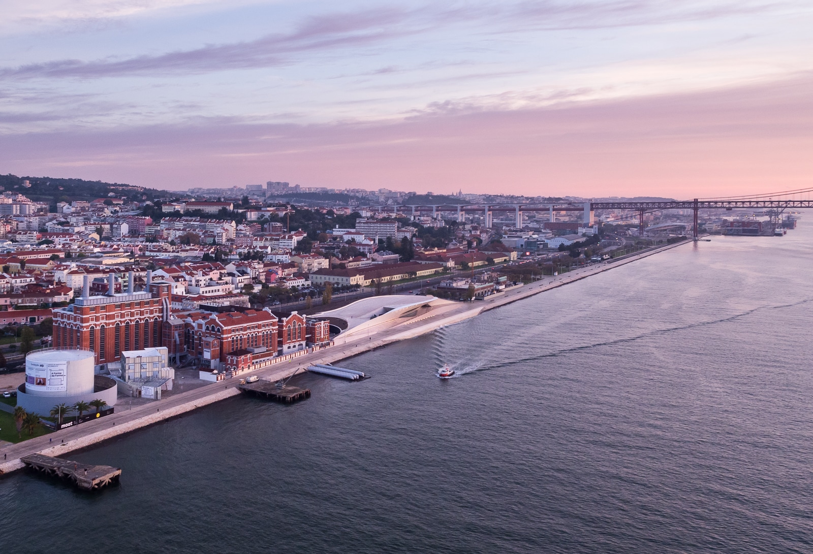 Lisbon City - HD Wallpaper 