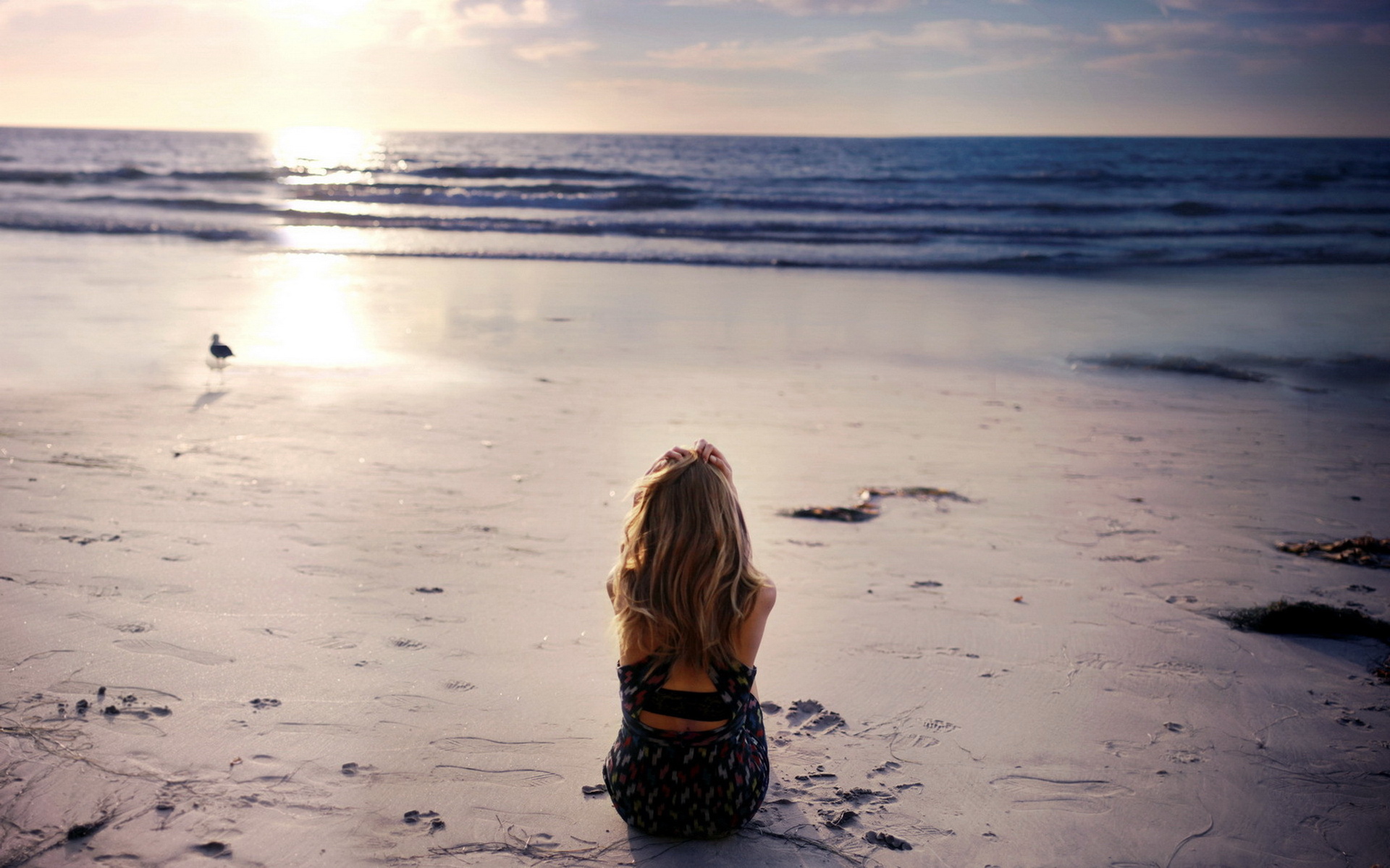 Sad Images Alone Girl Wallpapers, Pictures - Sitting At The Beach - HD Wallpaper 