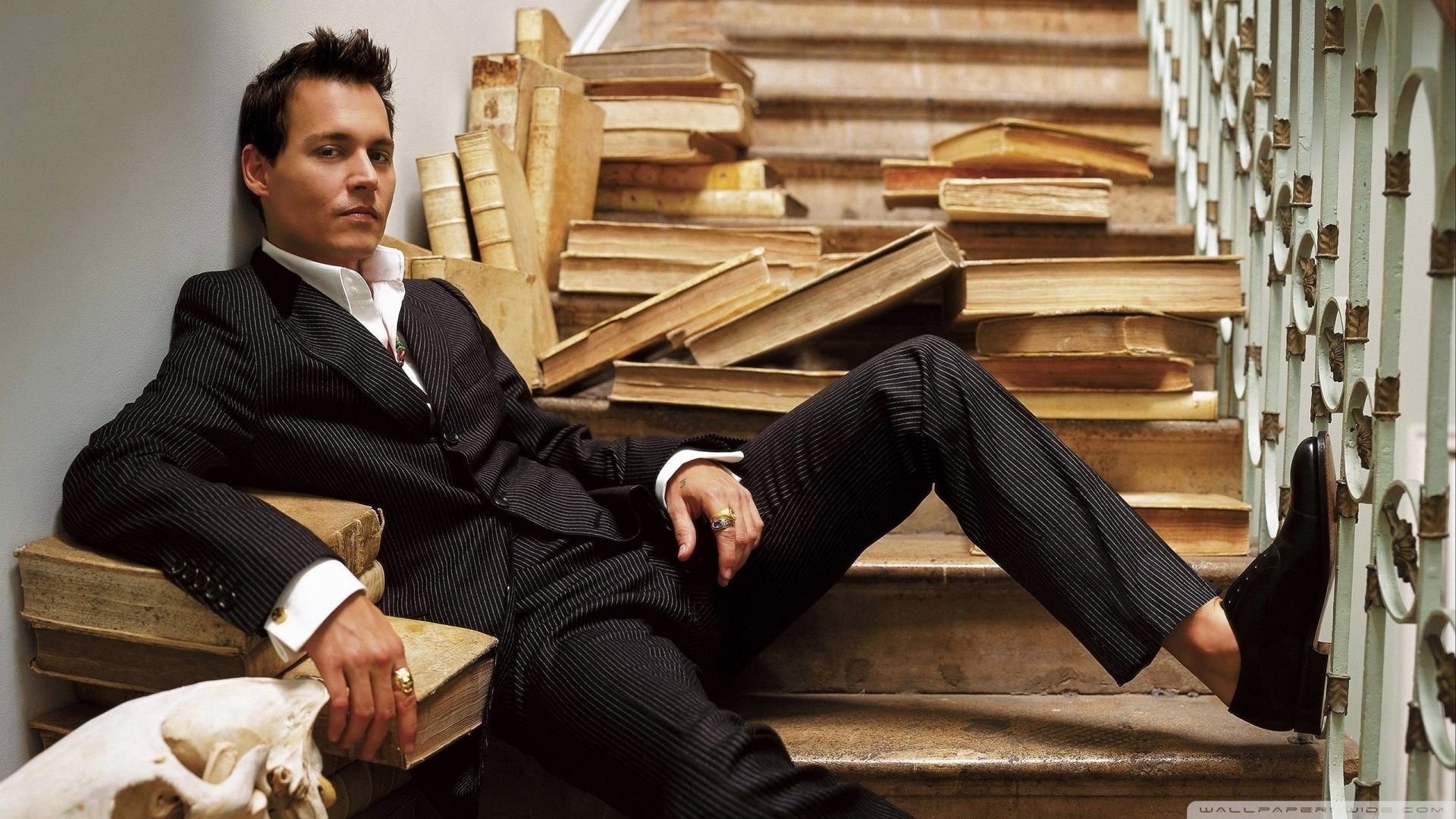 Johnny Depp Smart - HD Wallpaper 