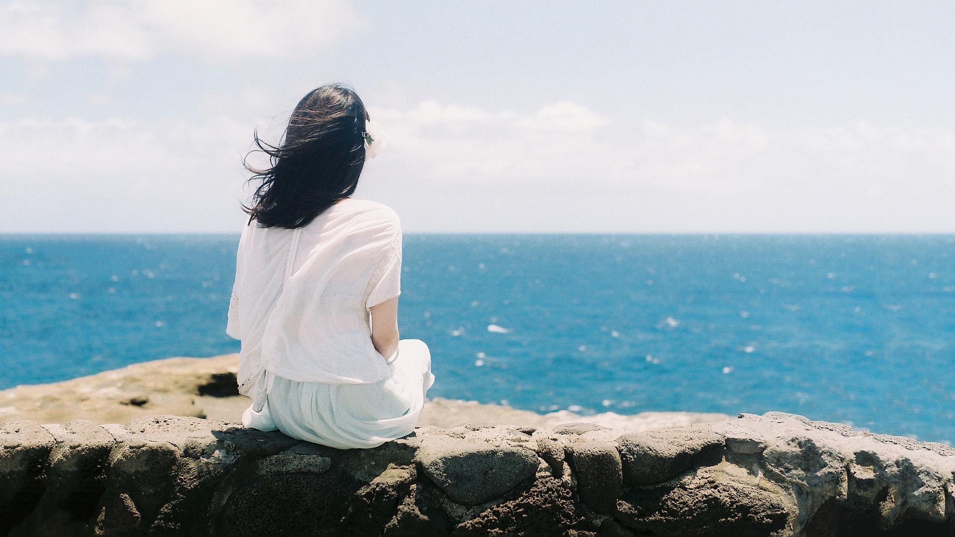 Sad Girl Wallpapers - Sad Girl Sitting Alone - HD Wallpaper 