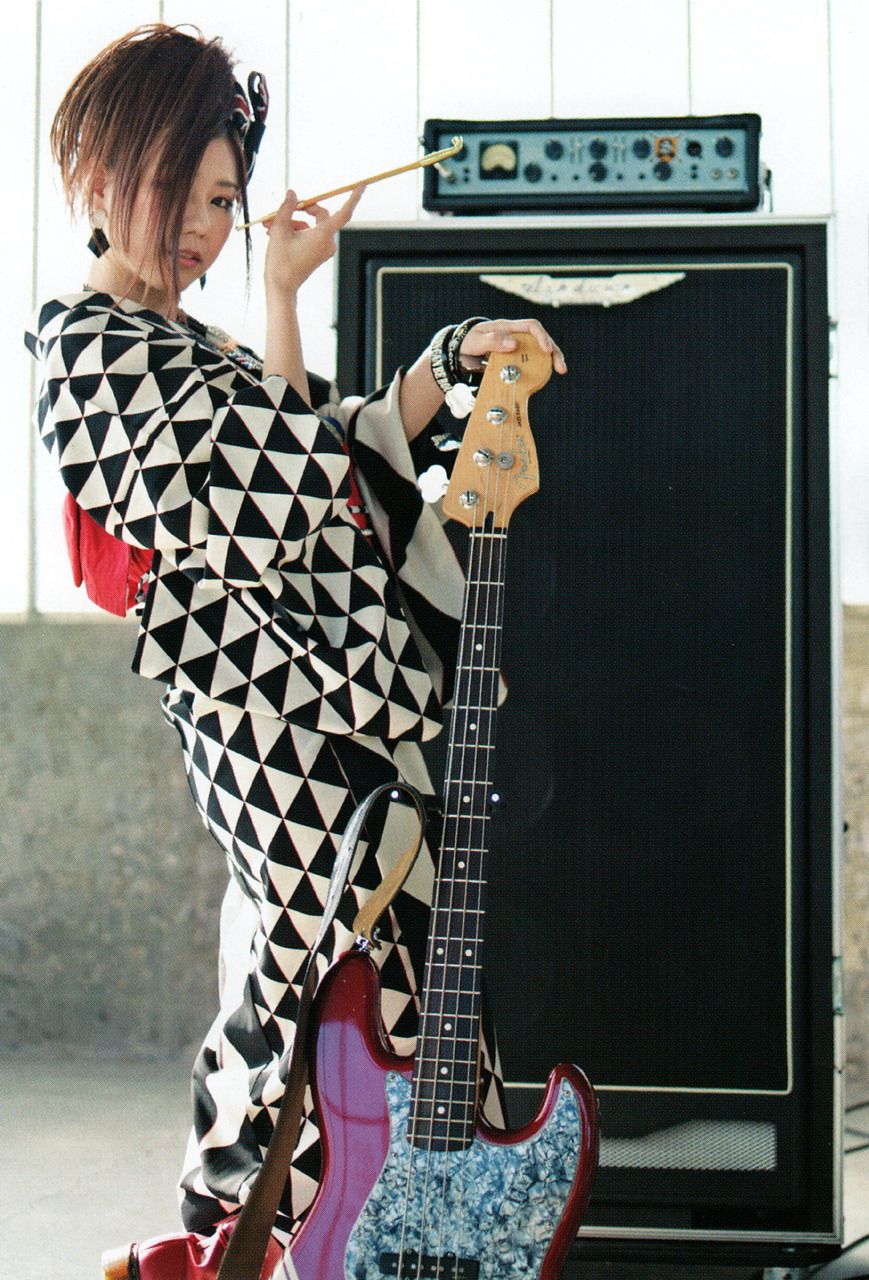 Japanese Girl Bass Player - HD Wallpaper 