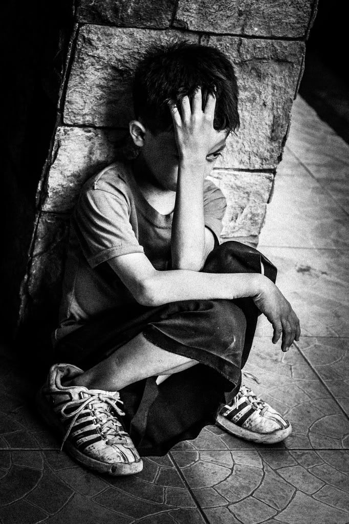 Crying Alone Sad Boy - HD Wallpaper 