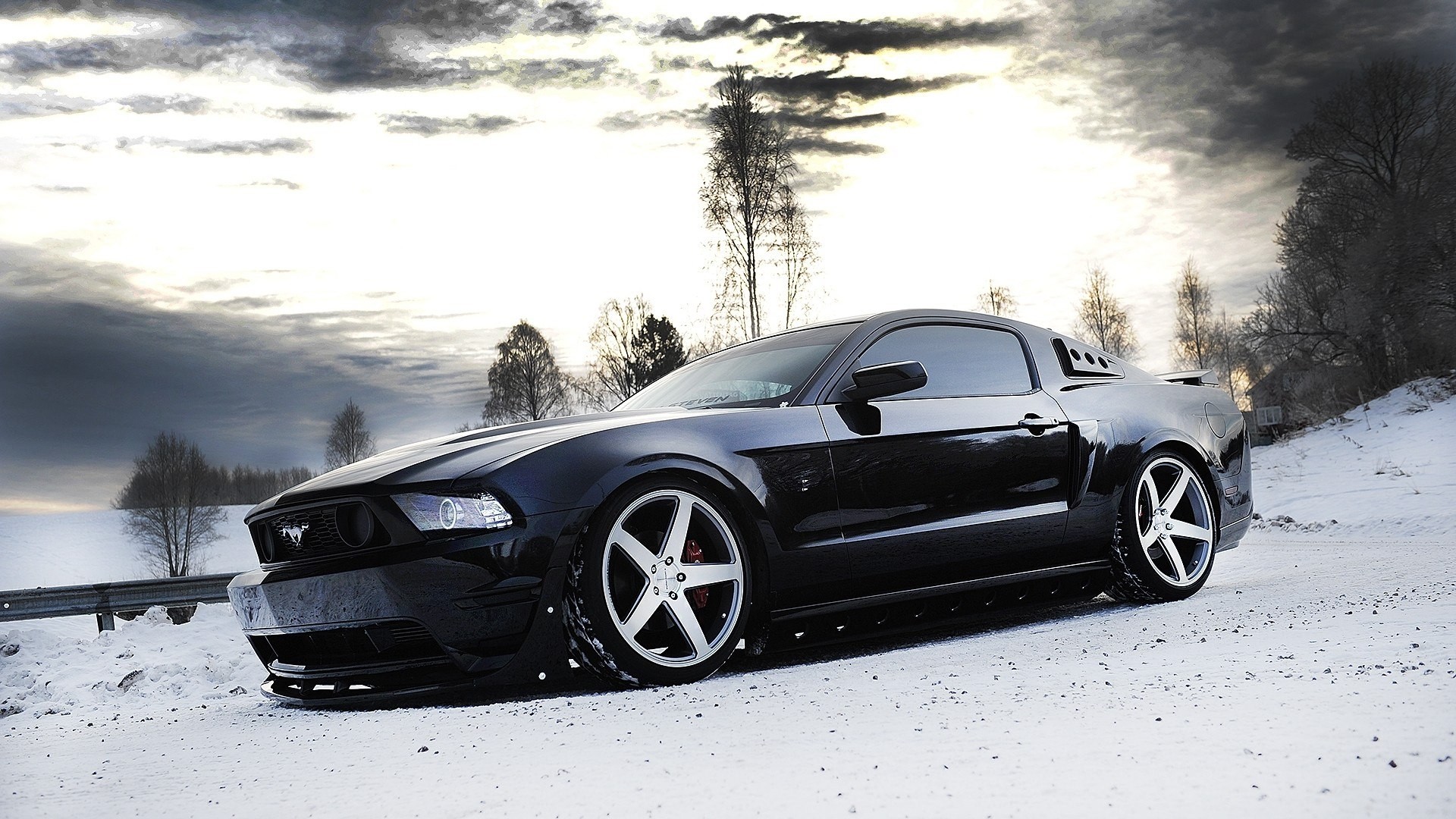Ford Mustang In Snow - HD Wallpaper 