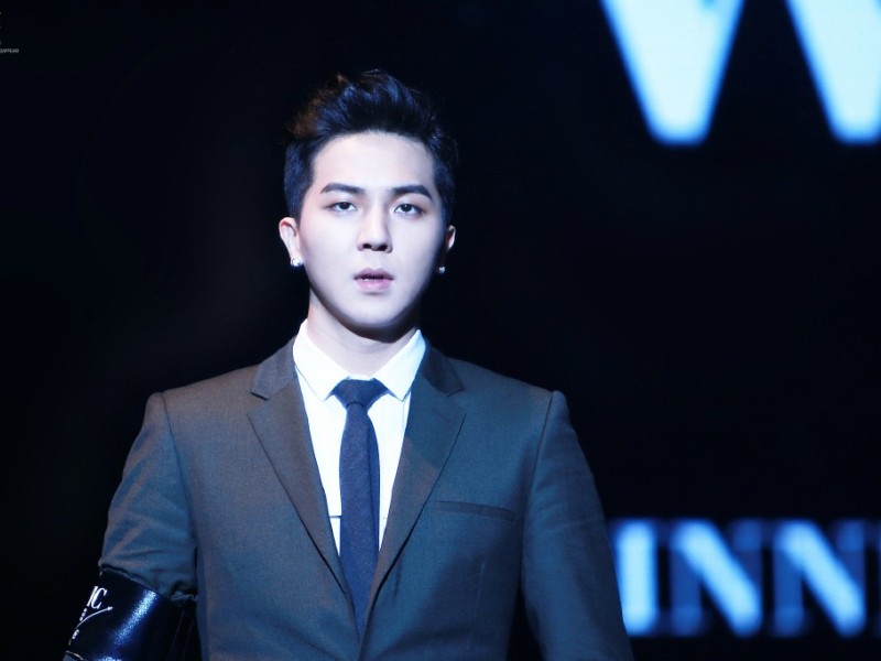 Mino Wallpaper - Gentleman - HD Wallpaper 