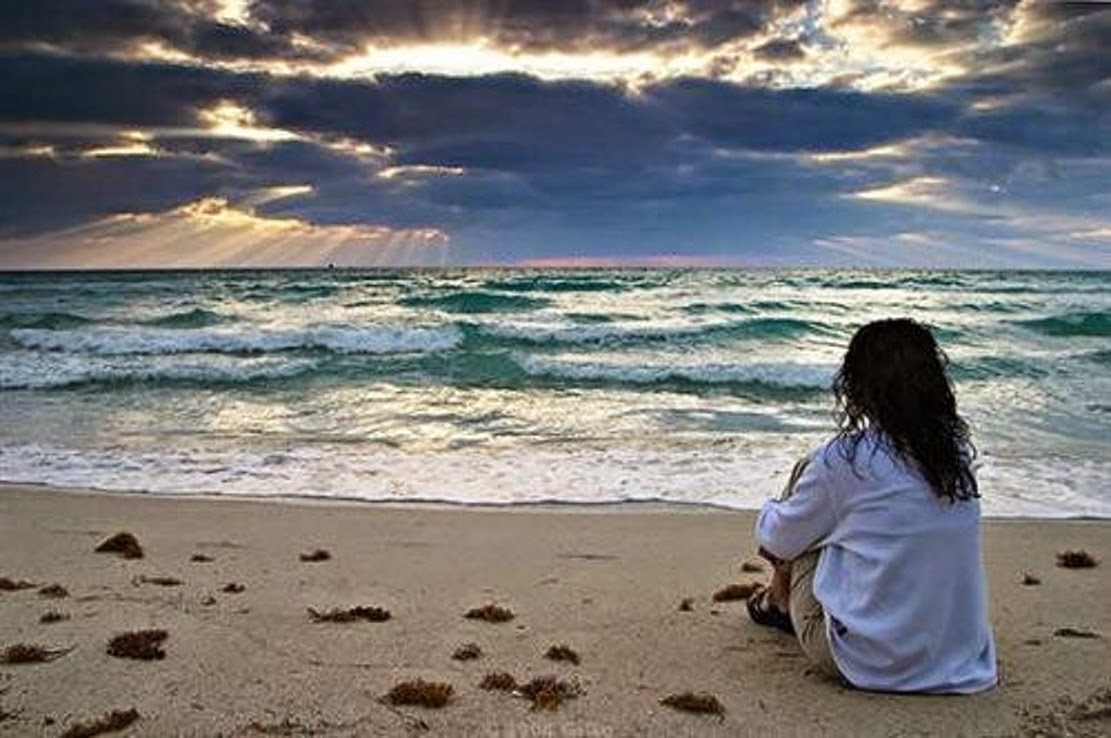 Heart Touching Hd Sad Girl Wallpaper For Broken Heart - Sad Girl On The Beach - HD Wallpaper 