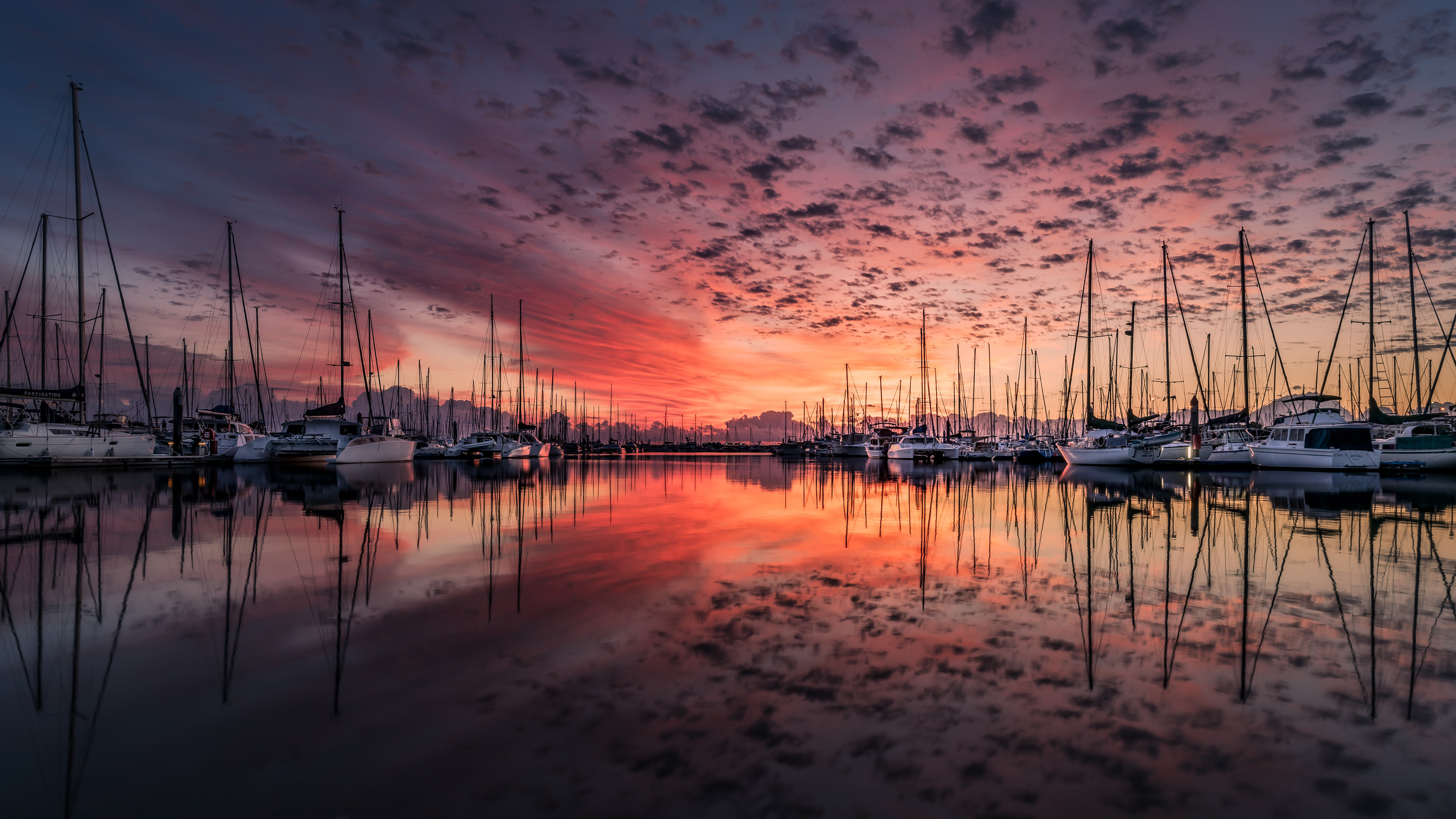 4k Wallpaper Boat - HD Wallpaper 