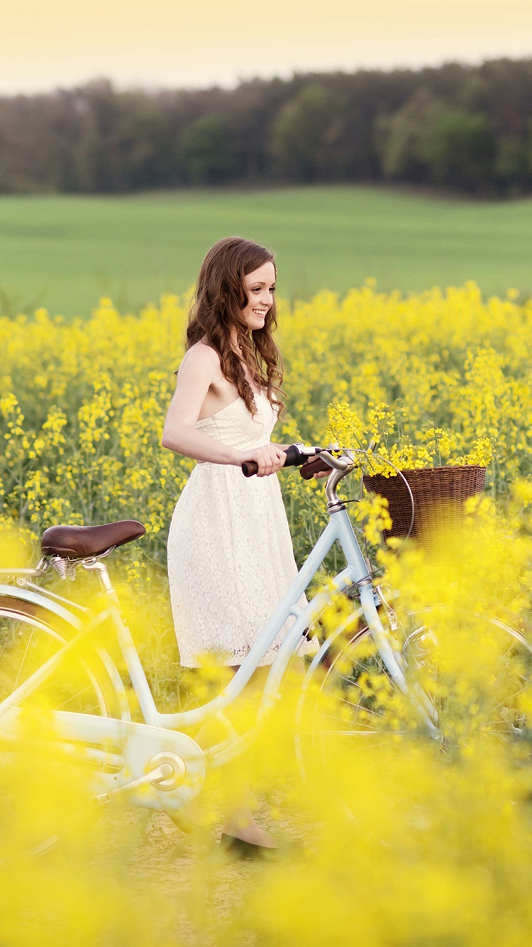 Girl In Happy Mood - HD Wallpaper 