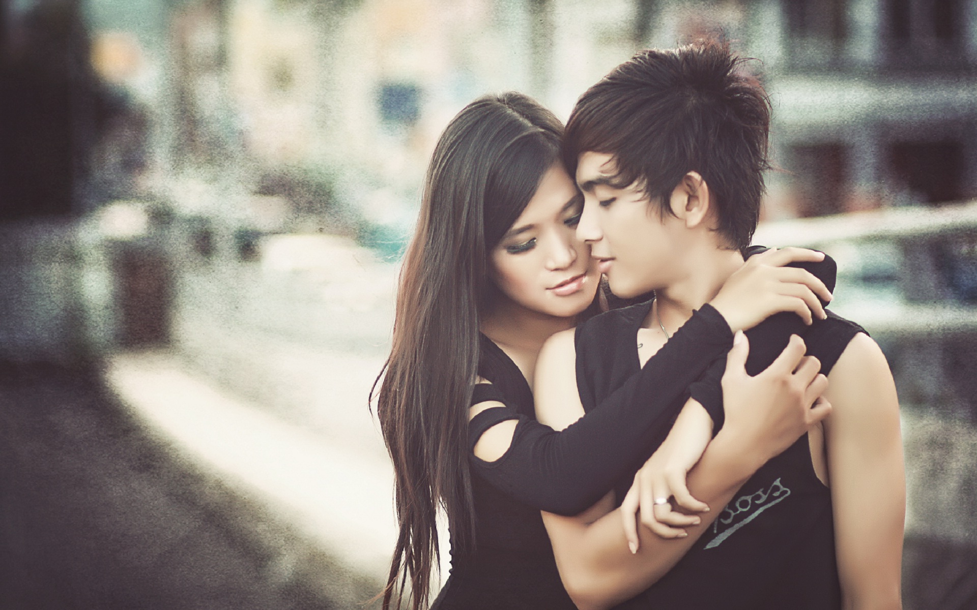 Teenager Couple Hug And Romantic Mood Wallpaper - Romantic Love Hug Day - HD Wallpaper 