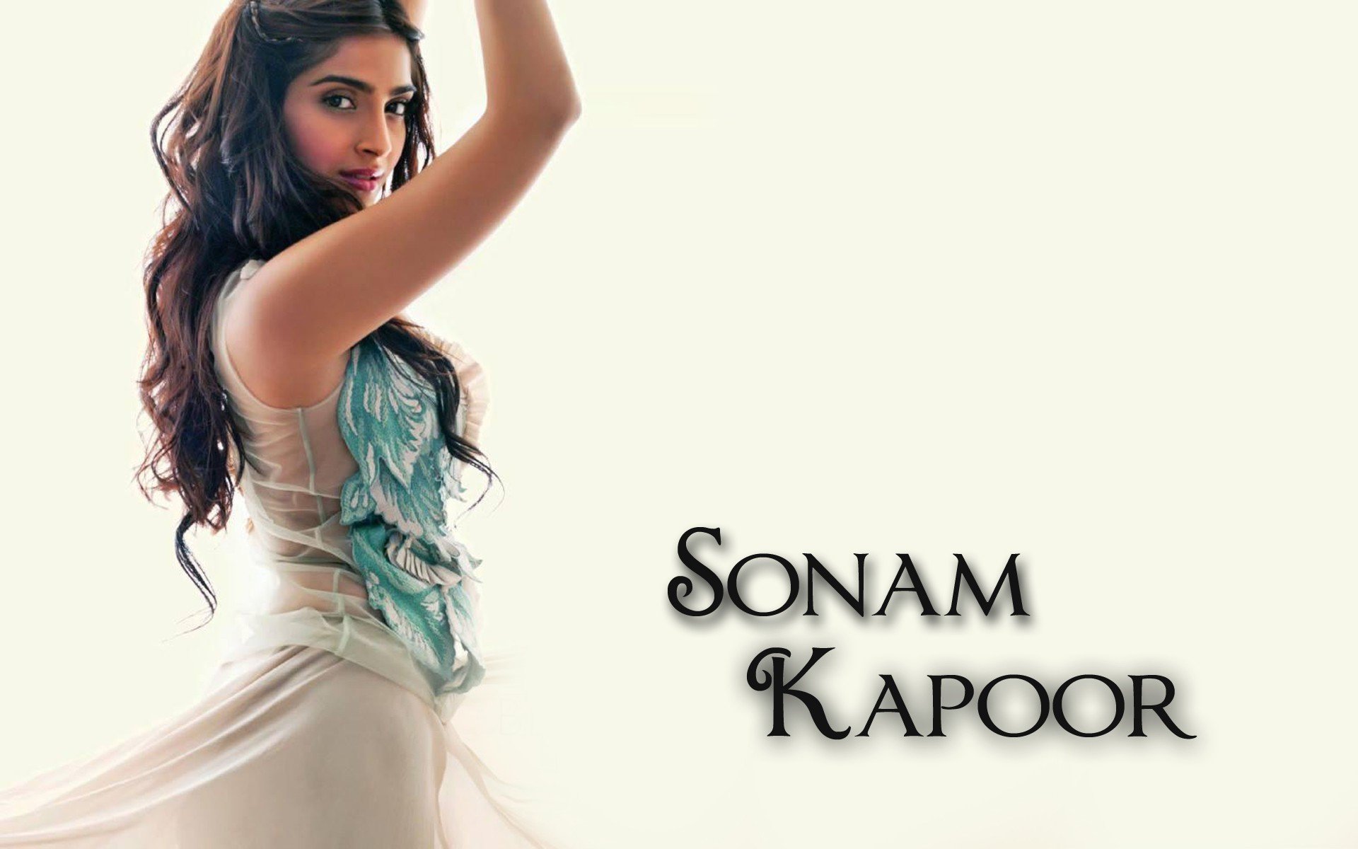 Sonam Kapoor Most Popular Hd Wallpapers - Sonam Kapoor With Name - HD Wallpaper 