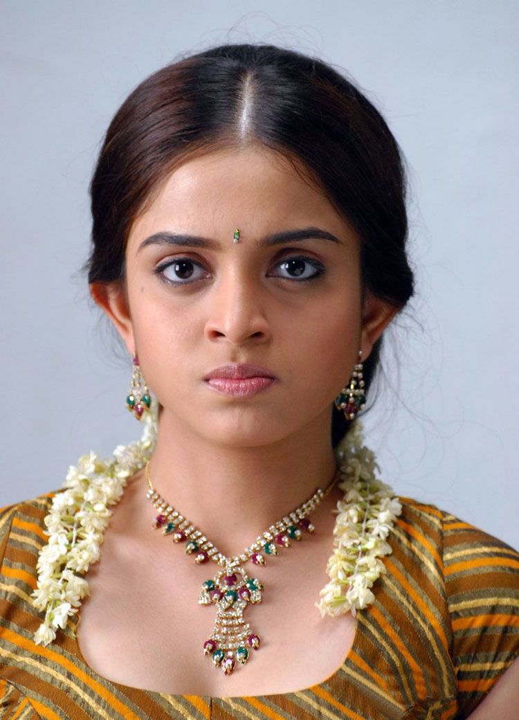 Bindaas Heroine - Sheena Shahabadi Bindass - 750x1040 Wallpaper Bindaas Heroine - Sheena Shahabadi Bindass - 750x1040 Wallpaper