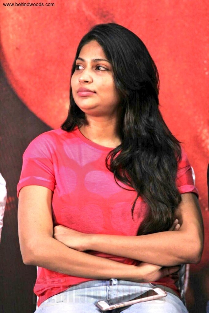 Tamil Heroine Wallpaper - Vijayalakshmi Tamil - HD Wallpaper 