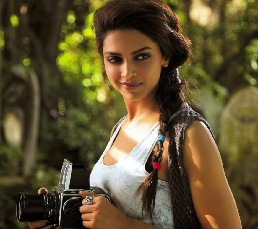 Bollywood Heroine Wallpaper Photos - Deepika Padukone - HD Wallpaper 