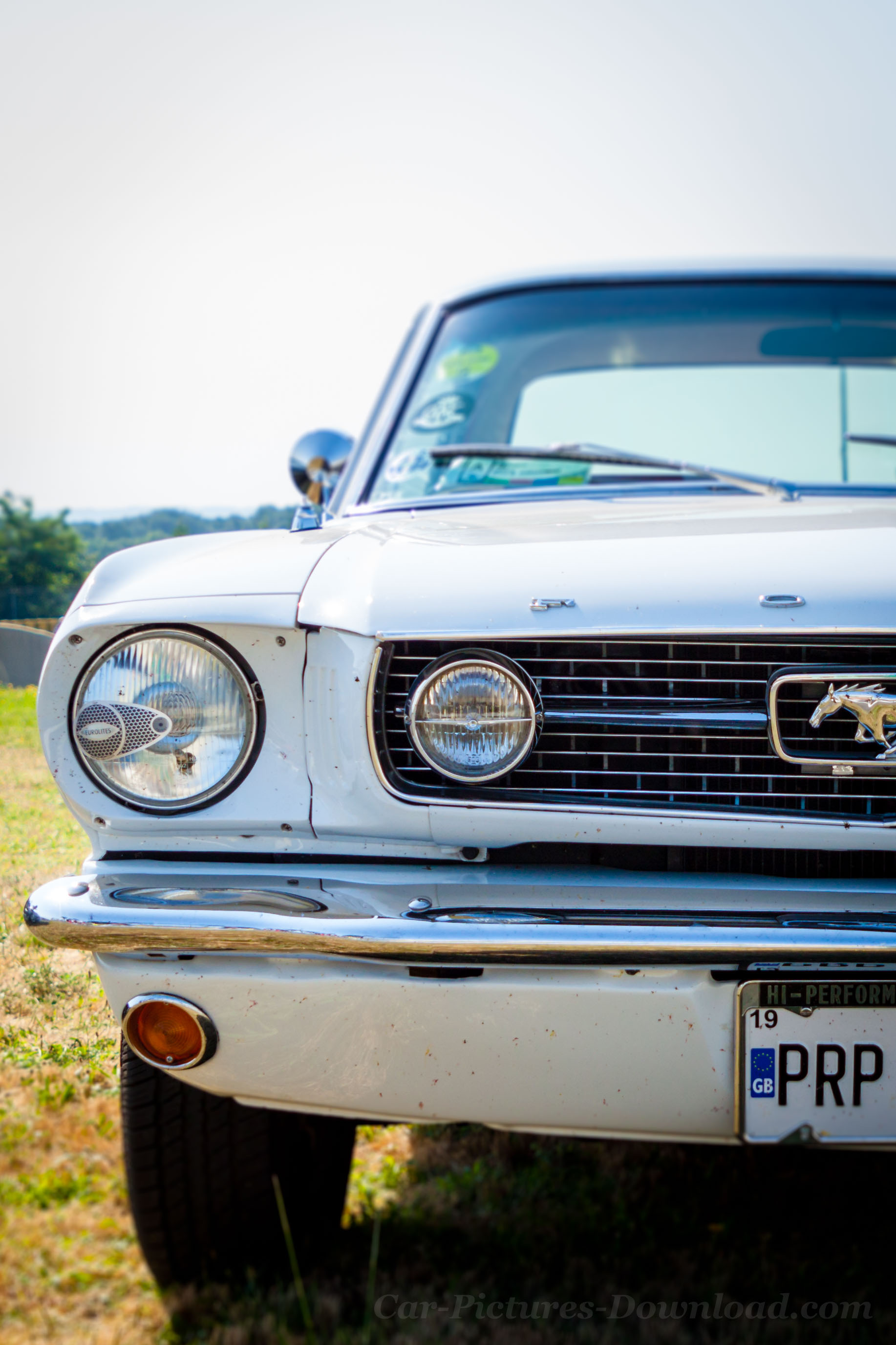 Old White Ford Mustang Gt 1966 Iphones Wallpaper Hd - Mustang Classic Hd Wallpaper Iphone - HD Wallpaper 