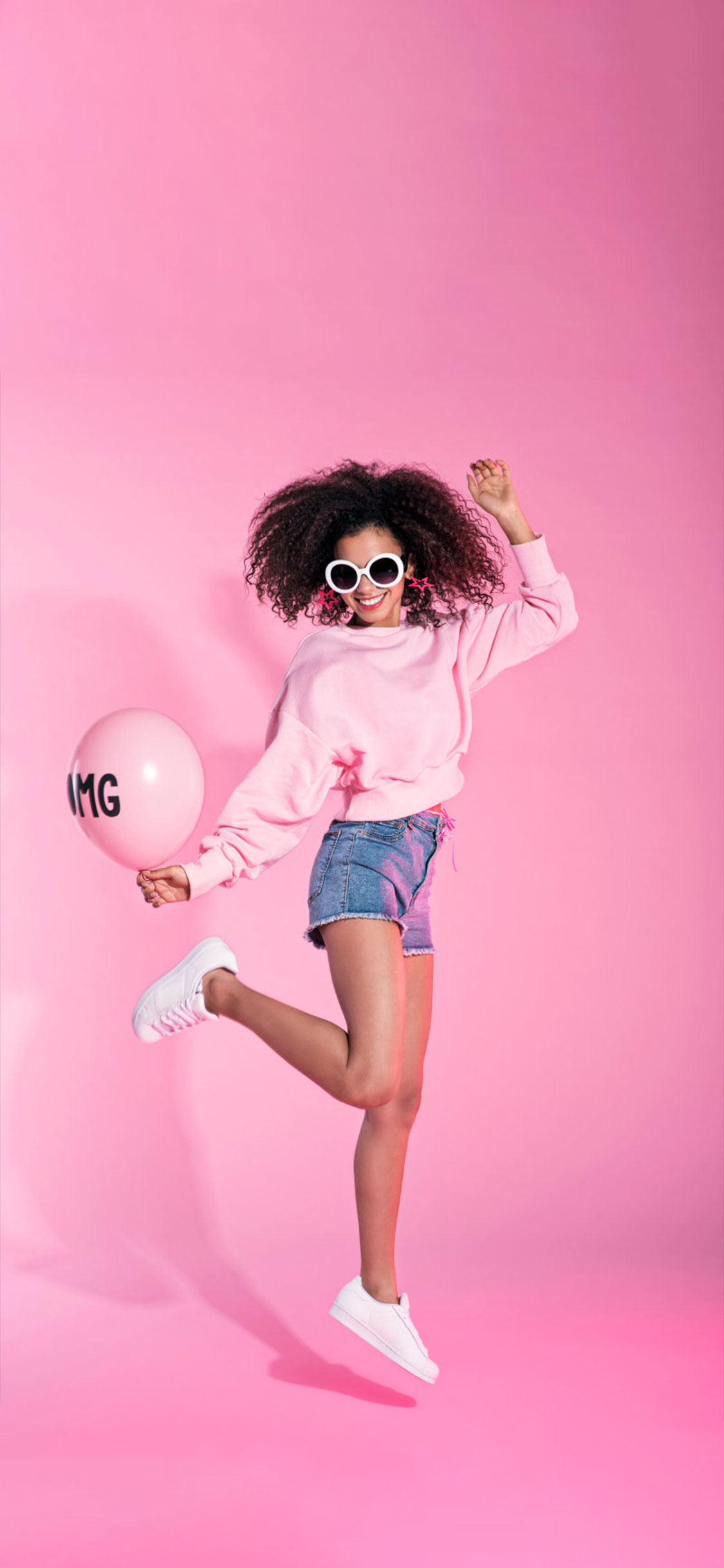 Featured image of post Pretty Backgrounds For Iphone Girls : Remember iphone home screen is designed to change the background so that you can customize the theme by using favorite wallpaper.