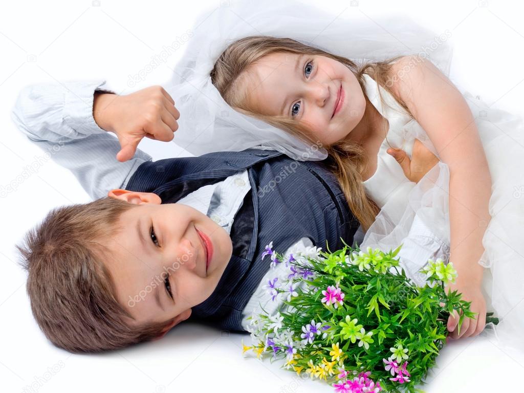 Kids Love Couple After The Wedding - HD Wallpaper 