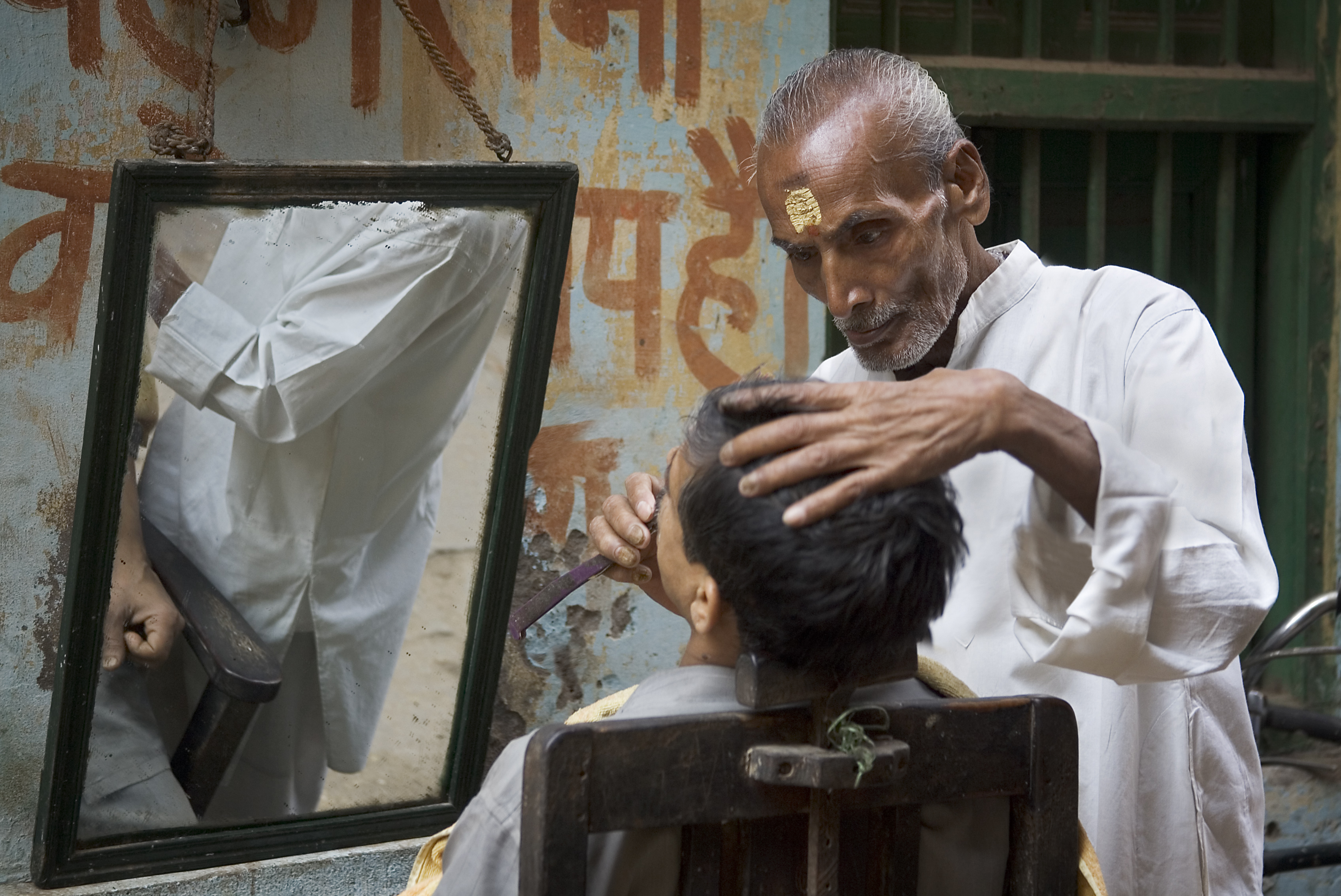 Indian Hairdresser On Street - HD Wallpaper 