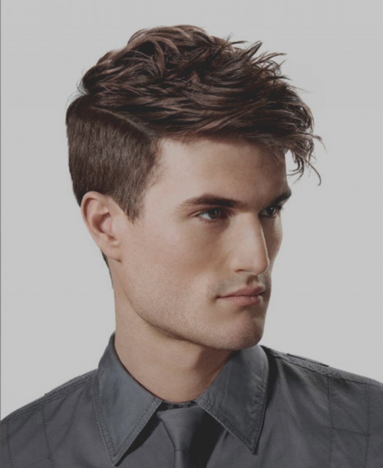 Trendy Hair Cuts For Teenage Boys - HD Wallpaper 