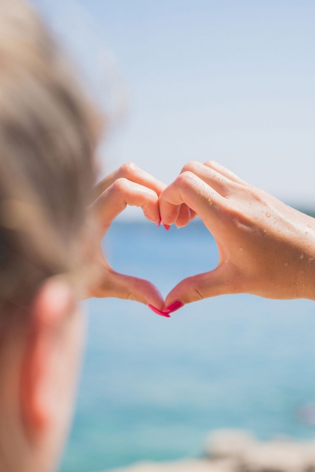 Love Heart In Hand - HD Wallpaper 